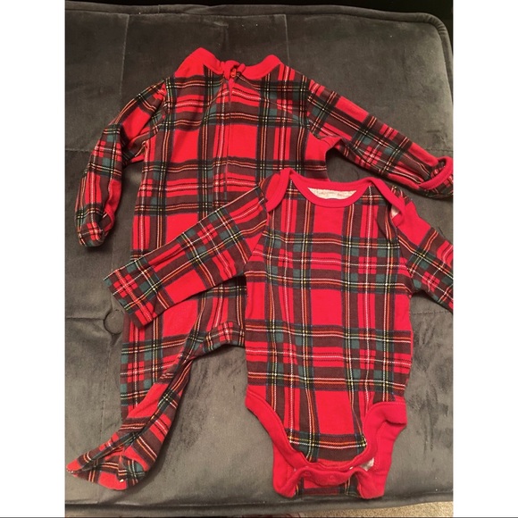 🎅 Zippered Sleeper & Onesie Set - Picture 1 of 7